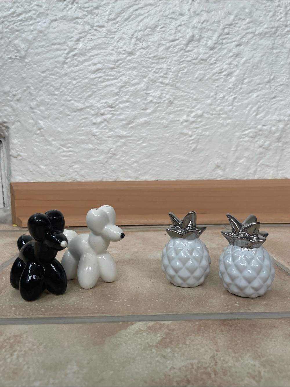 Set of 2 salt and pepper shakers, balloon dogs, pineapples, serveware